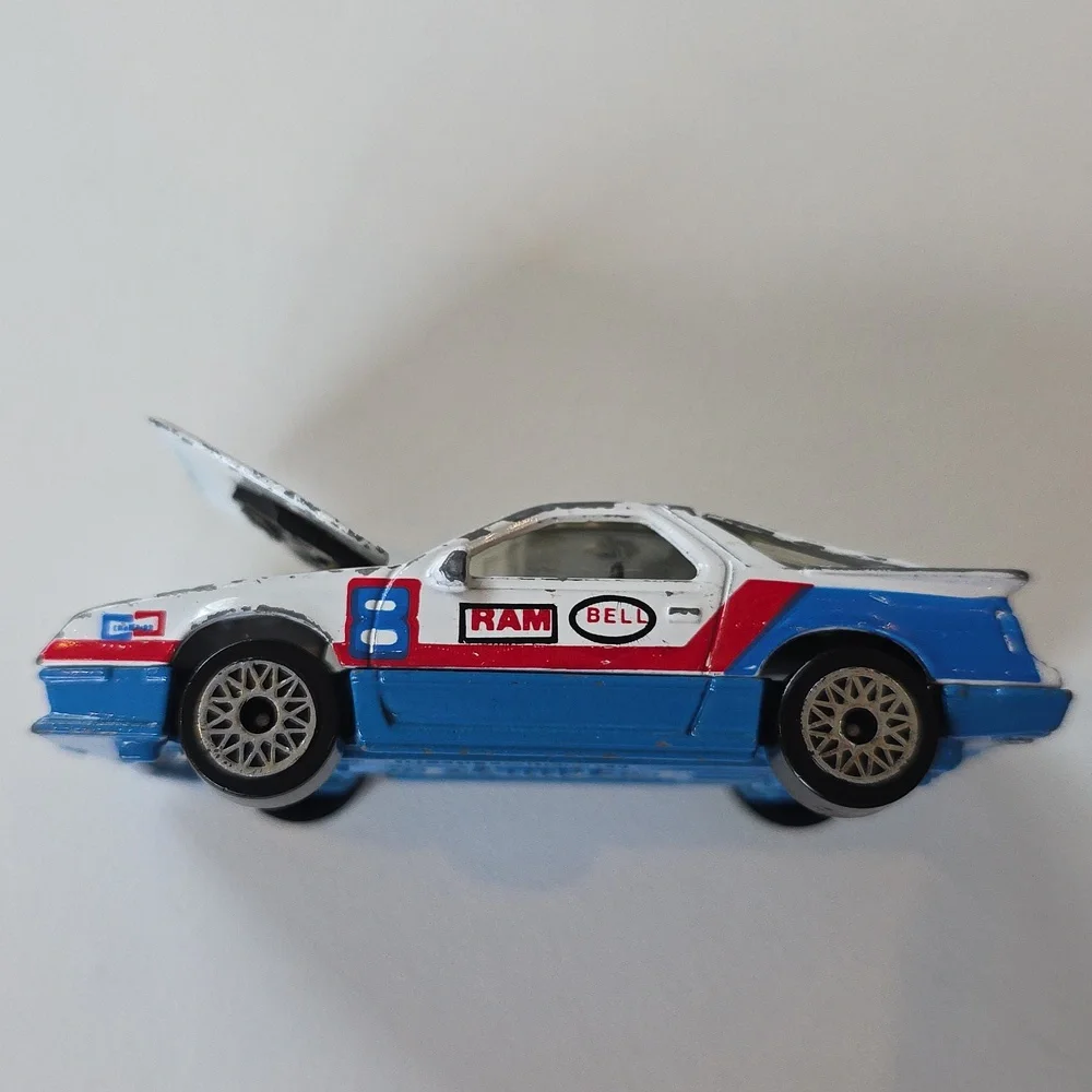 Matchbox 1984 Dodge Daytona Turbo Z rouge